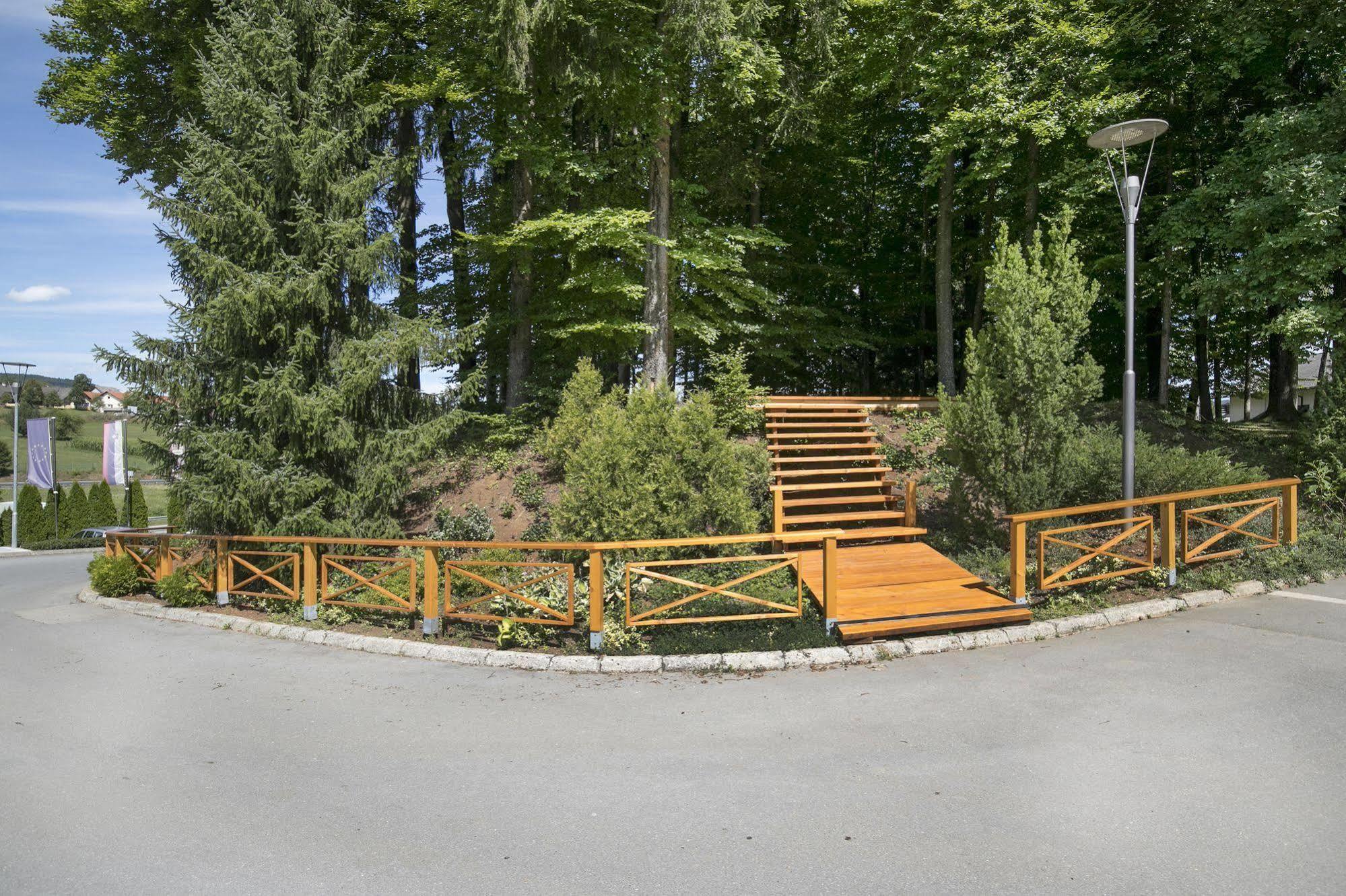 Hotel Grosuplje Dış mekan fotoğraf