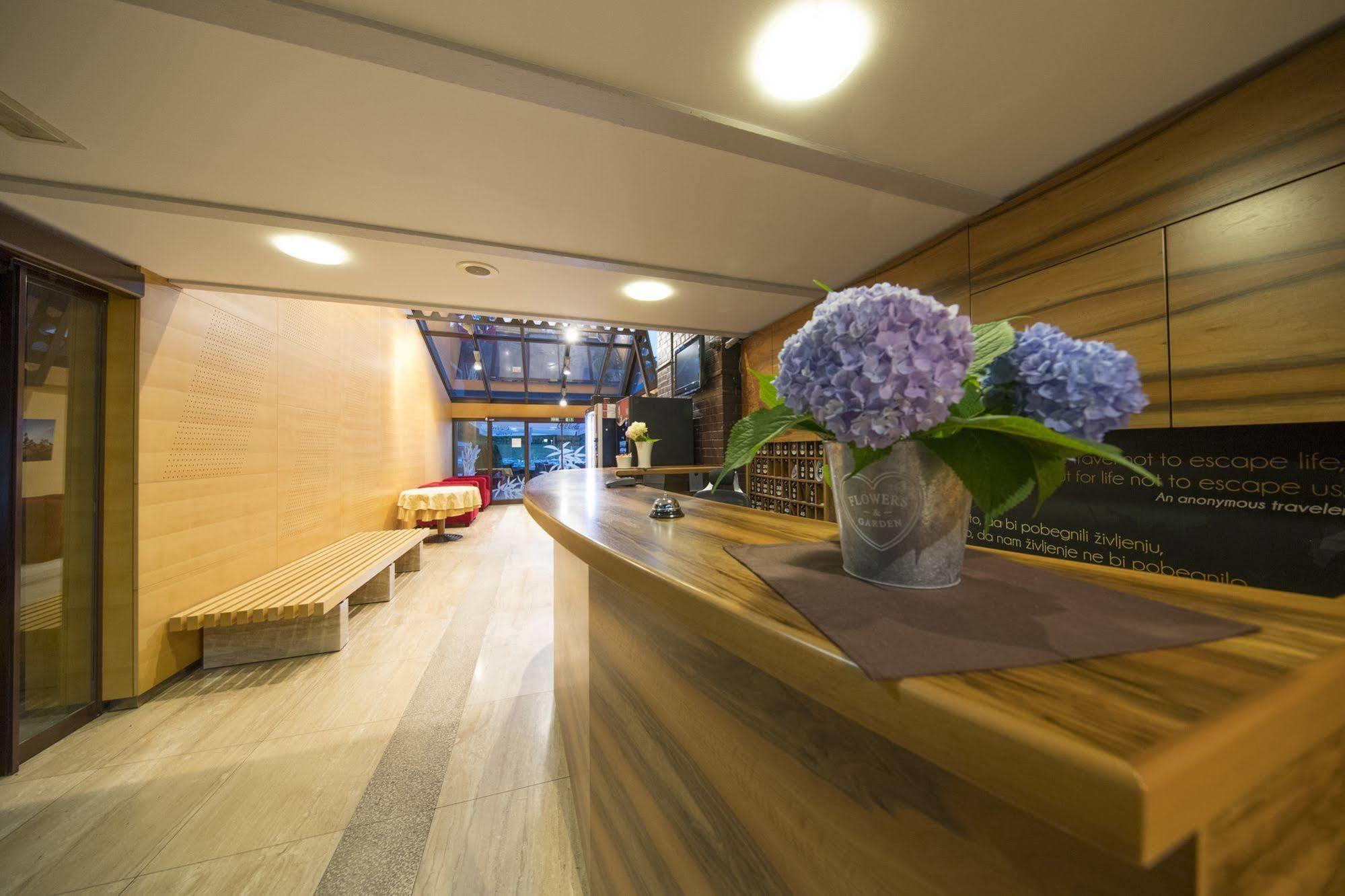 Hotel Grosuplje Dış mekan fotoğraf